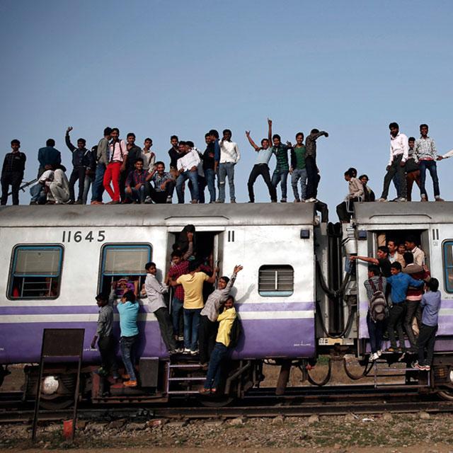 Multi-lingual e-ticketing portal, SMS alerts &amp; more in the works: Rail Budget