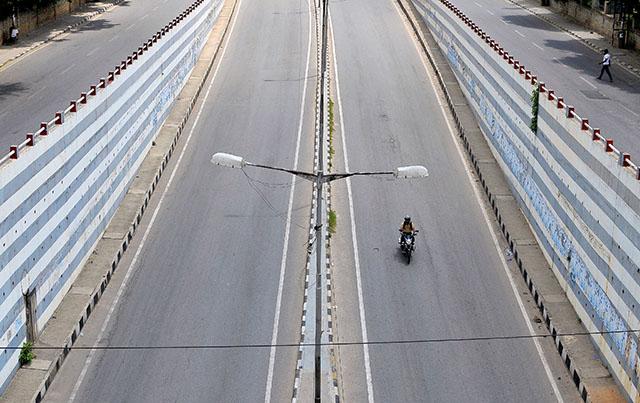 Economy round-up: Strike cripples IT city; World Bank points to heavy pollution costs