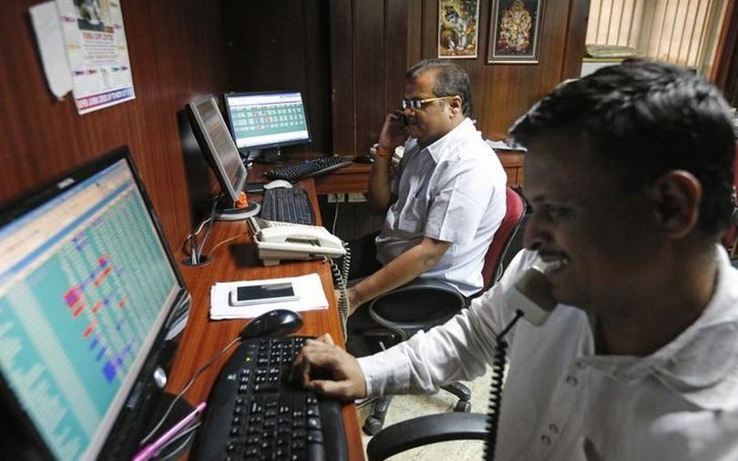 Sensex ends higher for a seventh session; bonds slide