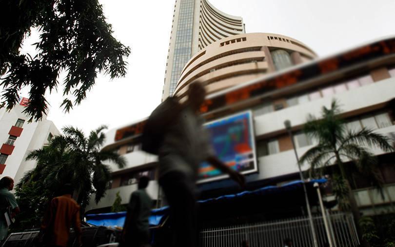 Bulls wrap up this week's party by shrugging inflation woes, all eyes on Q1 earnings
