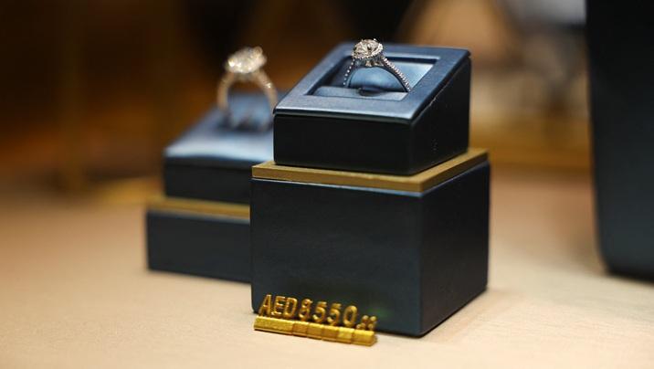 Titan to buy controlling stake in Dubai's Damas